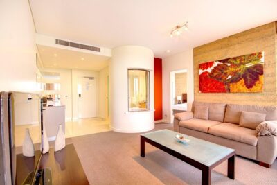 2-Day Yarra Valley Wine Tour with Luxury Vineyard Resort Stay - Melbourne to the Yarra Valley: how the small group and minivan shape your day
