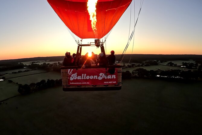 Bendigo Premium Balloon Flight plus buffet champagne breakfast - Getting There: Lake Weeroona Morning and Hotel Transfers