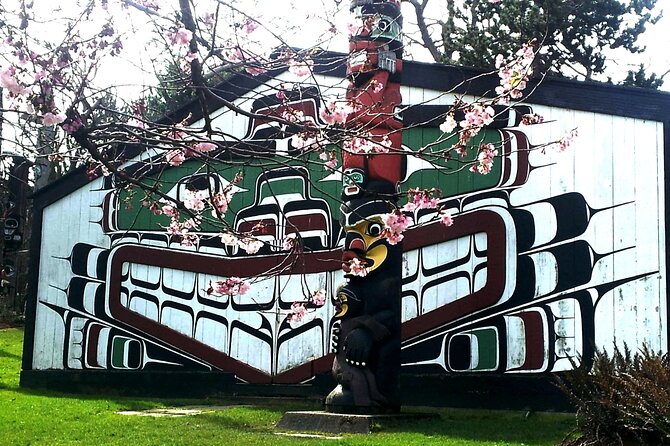 Butchart Gardens and City Highlights Private tour - Empress Hotel photo stop: 1908 and still photogenic