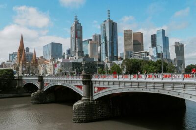 English Melbourne Walking Tour - Hosier Lane and Degraves Street: the laneways that teach you how to look
