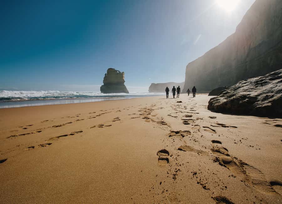 From Melbourne: 2-Day Great Ocean Road & Grampians Escape - Shipwreck Coast: 12 Apostles, Loch Ard Gorge, and London Bridge remains