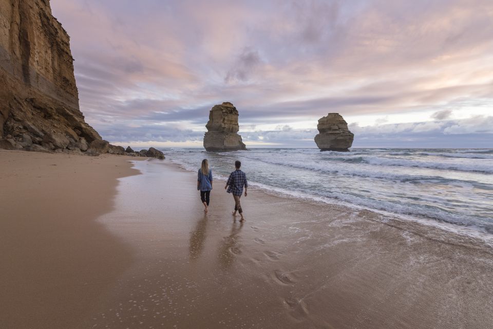 From Melbourne: Great Ocean Road, 12 Apostles & Koalas - The 12 Apostles: limestone stacks and that sea power feeling