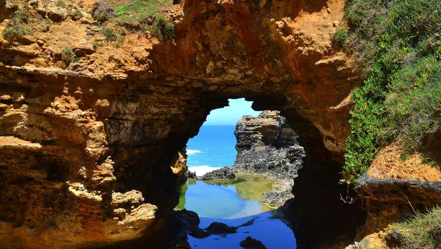 From Melbourne: Great Ocean Road Day Trip with Dinner - Memorial Arch at Eastern View and the Quiet Finish Near Home
