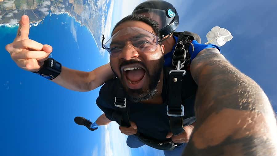 Great Ocean Road: Skydive over the Twelve Apostles - What happens in the 3 hours: climb, free fall, canopy, landing