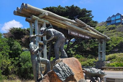 Great Ocean Road Small Group Tour with Dingos, Sparkling & Lunch - From Melbourne to the Great Ocean Road Memorial Archway