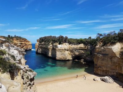 Luxe Bus Great Ocean Road Coastal Spectacular - From Melbourne CBD to the Shipwreck Coast: how the day gets moving