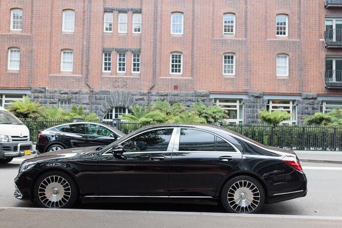 Luxury Airport Transfer to Melbourne CBD - Pickup at Tullamarine: SMS, GPS, and a Real Meet-and-Greet