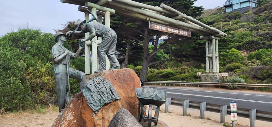 Luxury Private Great Ocean Road Tour – Up to 14 Guests - Wildlife chances and photo timing with a driver-guide