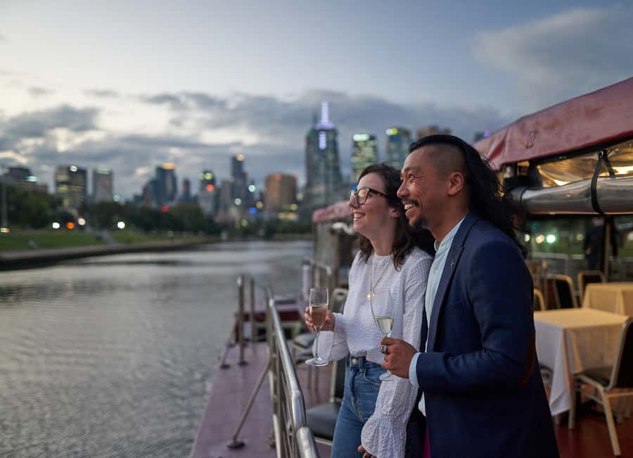 Melbourne: 4-Course Dinner Cruise with Drinks - The 4-course meal with drinks: what the timing feels like