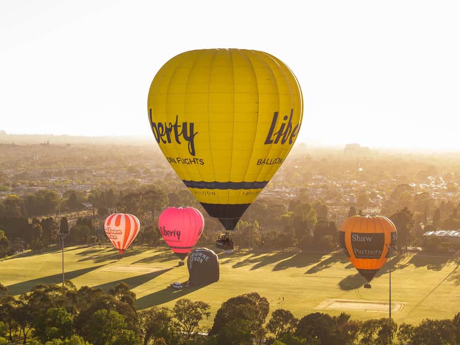 Melbourne: Balloon Flight at Sunrise with Breakfast - Meeting at the Windsor Hotel: the calm start before the lift