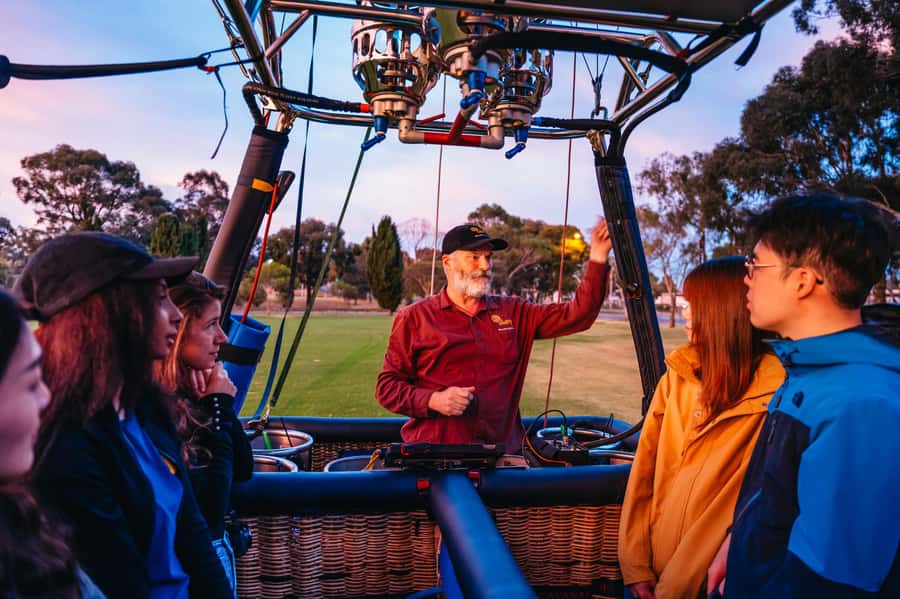 Melbourne: Balloon Flight at Sunrise with Breakfast - The wind ride and safe landing: why you end up somewhere else
