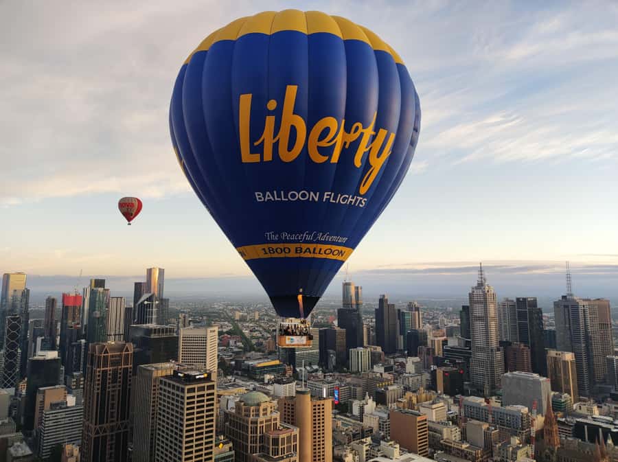 Melbourne: Balloon Flight at Sunrise with Breakfast - Hands-on ballooning: getting involved without losing your comfort