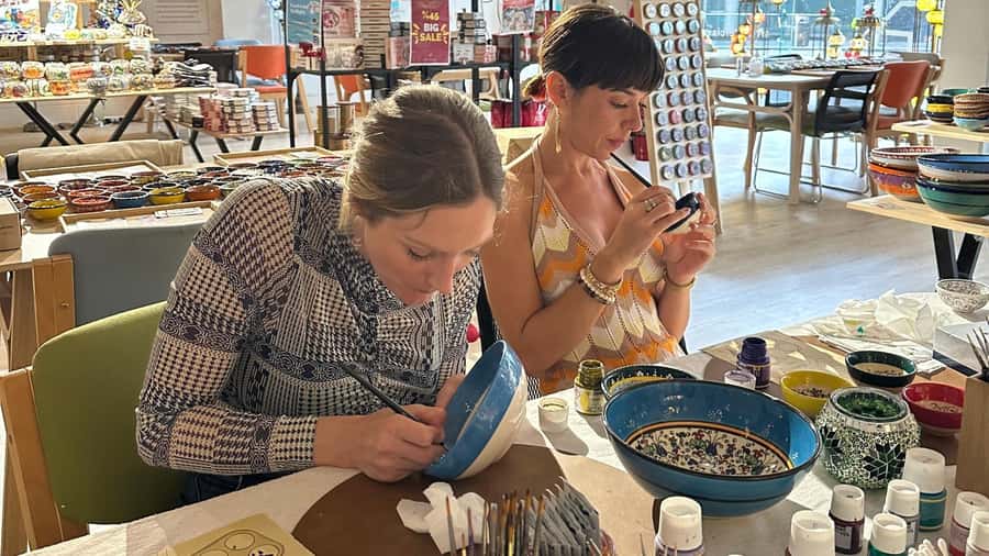 Melbourne: Ceramic Plates & Bowls Paint and Sip Classes - Sip and Snack: Turkish Tea, Shortbread Cookies, and Your Bottle