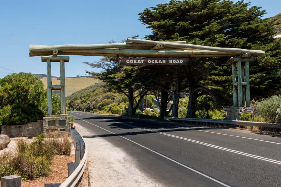 Melbourne: Great Ocean Road, 12 Apostles & Rainforest Tour - Apollo Bay: your free-time reset for lunch and photos