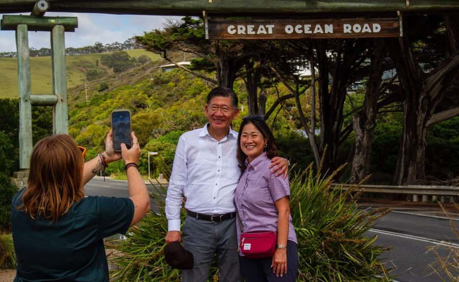 Melbourne: Great Ocean Road, Penguin Parade & Free City Tour - Great Ocean Road day: Shipwreck Coast icons with breathing room