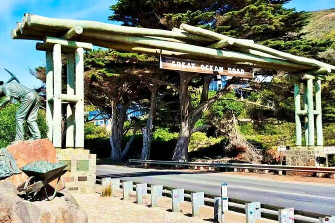 Melbourne Great Ocean Road Reverse Tour + London Bridge wildlife - Memorial Arch at Eastern View: the human side of the road