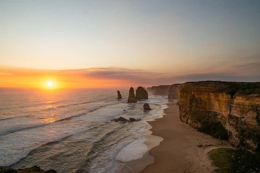 Melbourne: Helicopter Tour to 12 Apostles & Great Ocean Rd - From Essendon to the Surf Coast: how the flight starts
