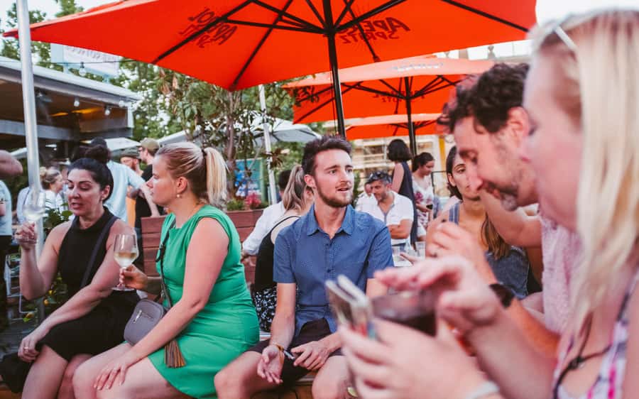 Melbourne: Hidden Bars & Laneway Legends Walking Tour - The opening minutes: quick walks and photo stops that set the mood