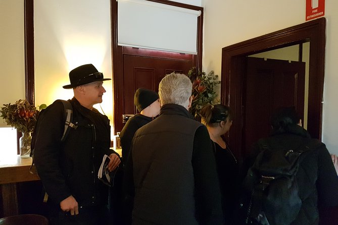 Melbourne Historical Walking Tour: Crime, Gangsters & Lolly Shops - Lonsdale Street’s brothel and speakeasy era: seeing the 1870s to 1930s shift