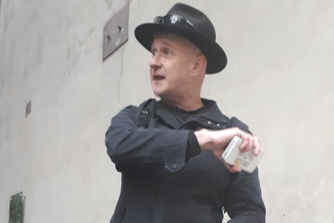 Melbourne Historical Walking Tour: Crime, Gangsters & Lolly Shops - Squizzy Taylor legends, gang myths, and why stories survive