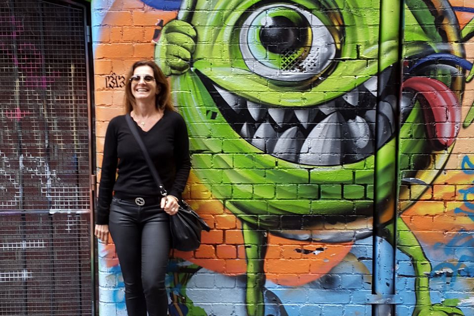 Melbourne: Original Lanes & Arcades Walk (max 8 guests only) - Chocolate tasting and a seated drink stop: the tour slows down on purpose