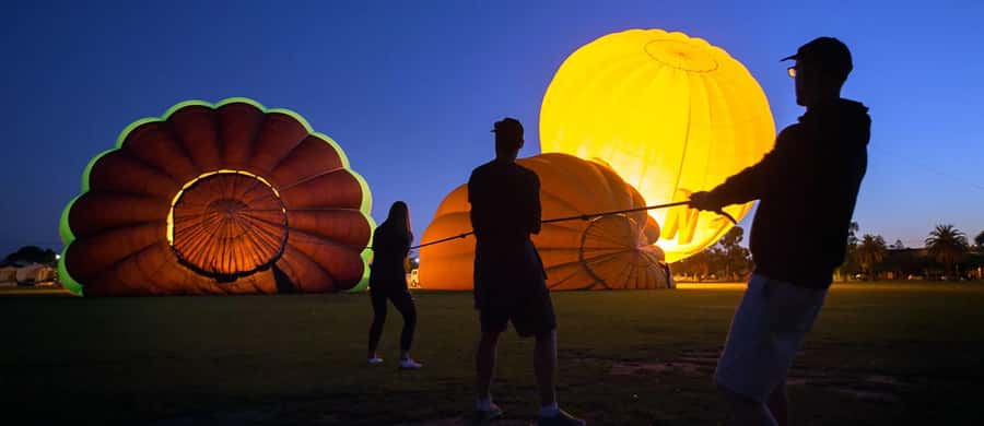 Melbourne Premium Balloon Flight 5-Star Champagne Breakfast - Before Takeoff: Photo Stop, Safety Briefing, and Sunrise Setup