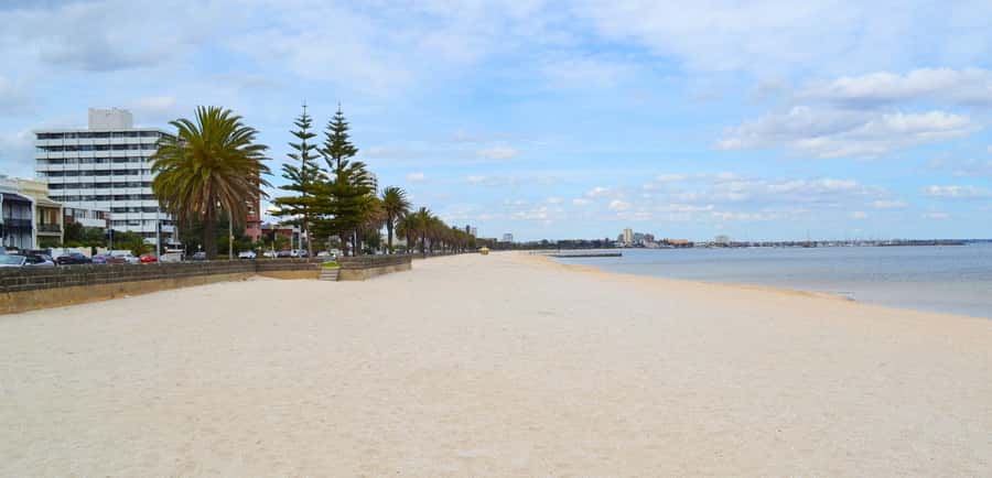 Melbourne: Private Melbourne City Tour with Stops - Albert Park Lake and the Formula 1 track: the coolest Melbourne flex