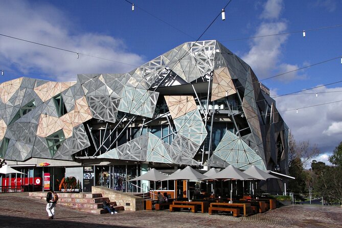 Melbourne Sightseeing Tour in Small Group - Albert Park and St Kilda: Grand Prix track energy to the sea