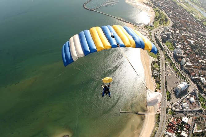 Melbourne: Tandem Skydive Experience over St. Kilda Beach - St Kilda gives you the real Melbourne skyline-and-coast combo