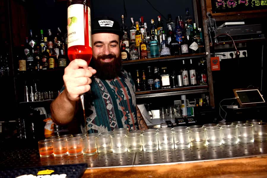 Melbourne: Weekly Bar Crawl: 5 Free shots, Club Entry - Price and what $17 really buys you in Melbourne