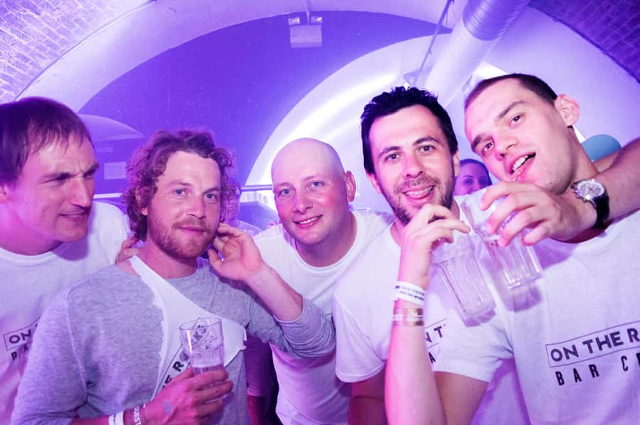 Melbourne: Weekly Bar Crawl: 5 Free shots, Club Entry - Meeting point inside the venue: avoid the usual first-night headache
