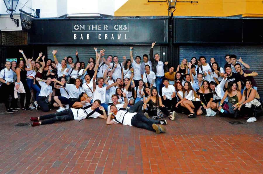 Melbourne: Weekly Bar Crawl: 5 Free shots, Club Entry - Guides and group energy: why this tour suits solo nights