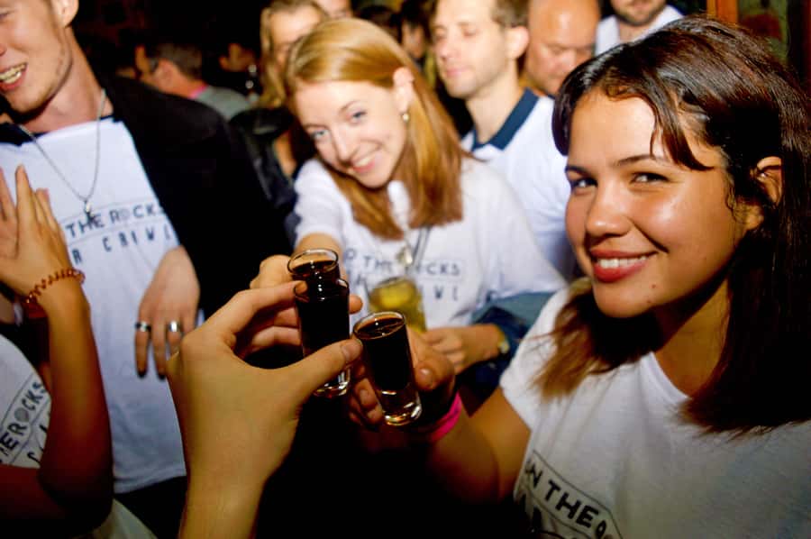 Melbourne: Weekly Bar Crawl: 5 Free shots, Club Entry - Should you book the On The Rocks bar crawl?