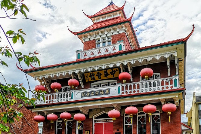 One-Hour Luxury City Tour of Victoria - Historic Shopping District and Chinatown: Canada’s Oldest Gets a Narrated Drive-Through