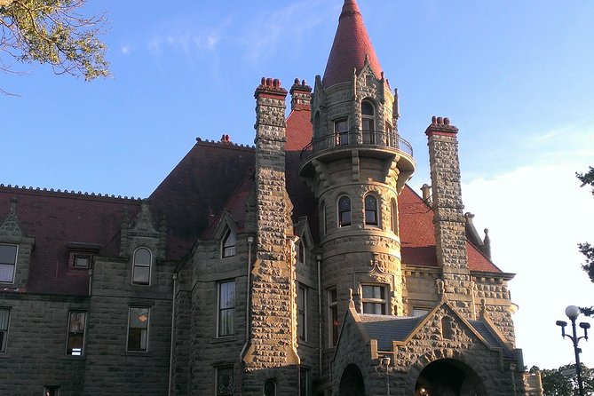 One-Hour Luxury City Tour of Victoria - The Harbor Core: Fisherman’s Wharf Houseboats, Inner Harbor, and Parliament