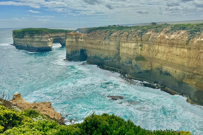 Premium Small Group Great Ocean Road & Wildlife with Lunch - Loch Ard Gorge: The Story Behind the Cliffs