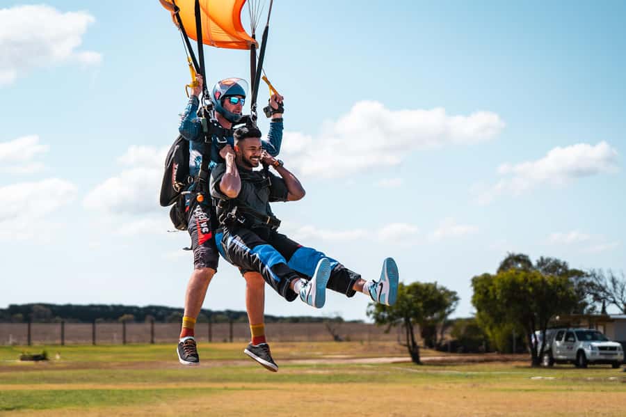 Torquay: Skydive over The Great Ocean Road - opt Melb pickup - The scenic flight: your warm-up to the main event