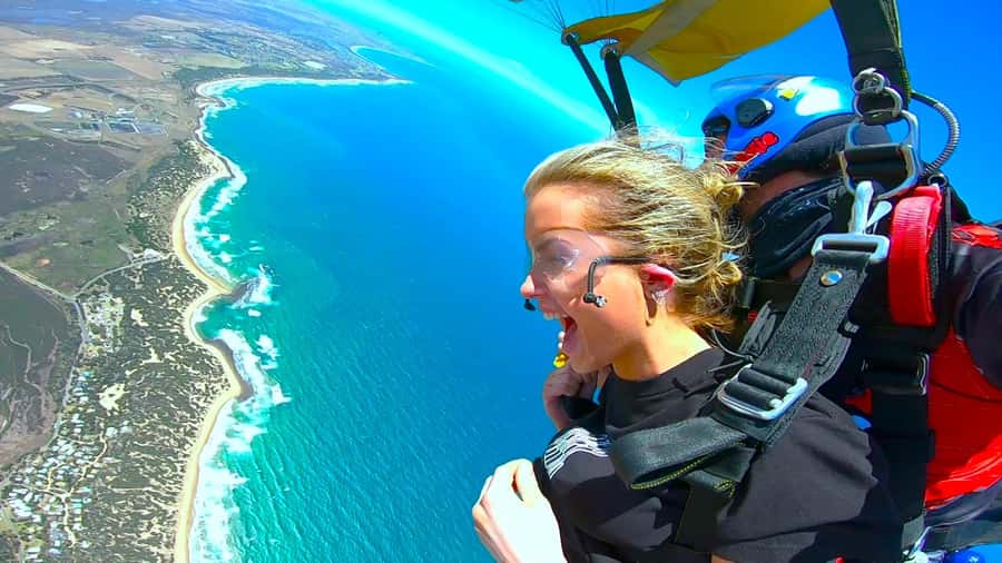 Torquay: Skydive over The Great Ocean Road - opt Melb pickup - Parachute time: the calmer 5 to 7 minutes you’ll actually enjoy