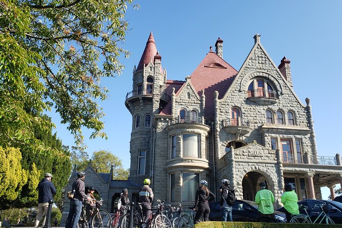 Victoria City Highlights Pedal or E-Bike Tour - Hoods & Legends - Government House, Rockland, and Beacon Hill Park in One Flow