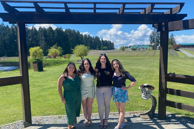 Victoria Wine Tour with Wine Tastings and Charcuterie - Stop 1 at Blue Grouse Estate: Vineyard Views and a Photo-Friendly First Hour